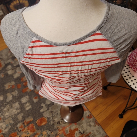Old Navy Baseball 3/4 Sleeves, Grey & Red - Picture 5 of 6